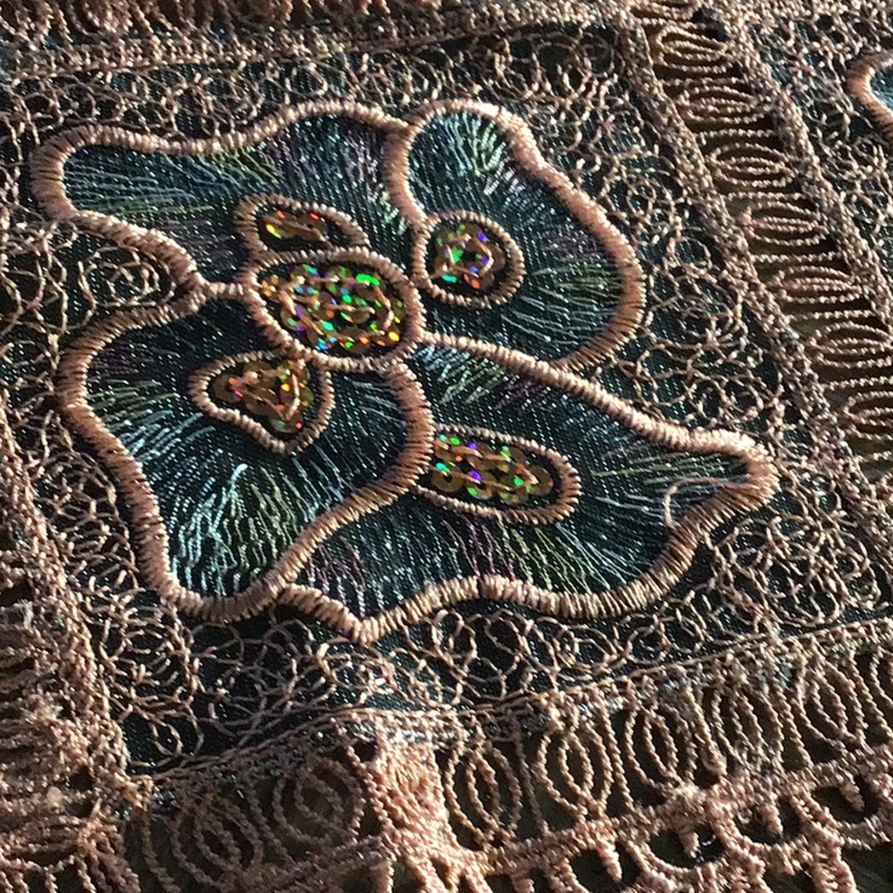 Beautiful table runner - Picture 14 of 14
